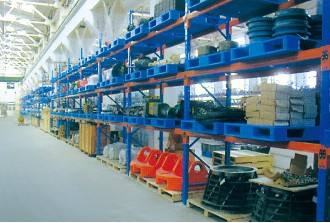 重型貨架與塑料托盤